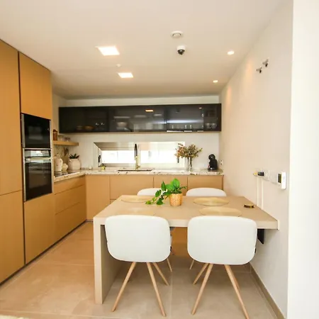 아파트 Penthouse, Amazing Sea Views, Plunge Pool And Bbq